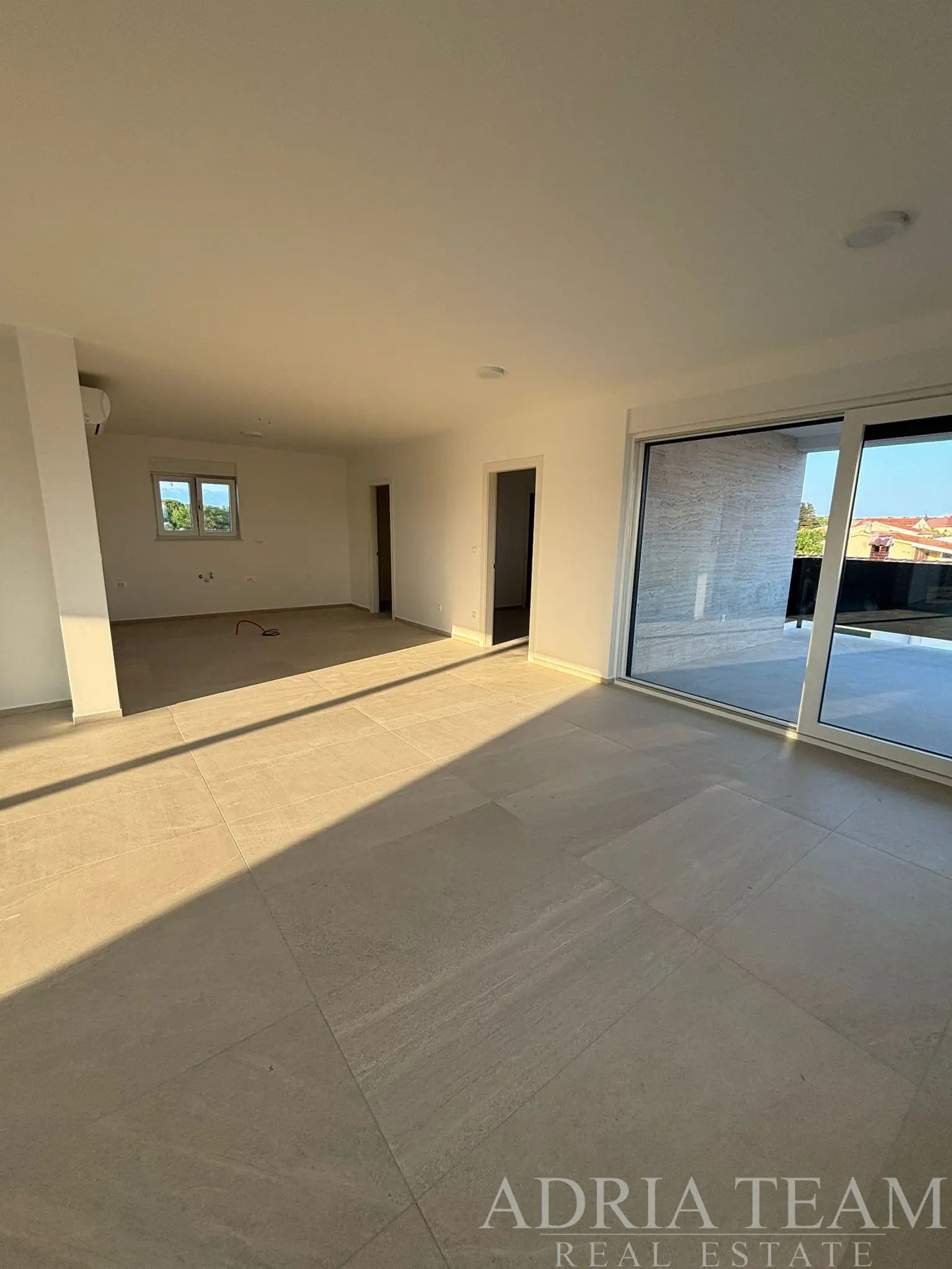 APARTMENT NEAR THE BEACH, BUILDING 1., NEW, 150m FROM THE SEA - PRIVLAKA