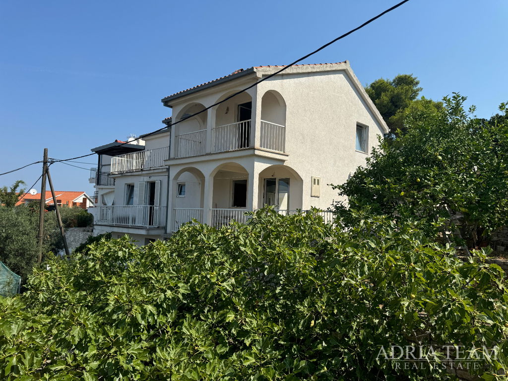 HOUSE WITH ANCILLARY BUILDING (STORAGE + SUMMER KITCHEN) - STOMORSKA, ŠOLTA