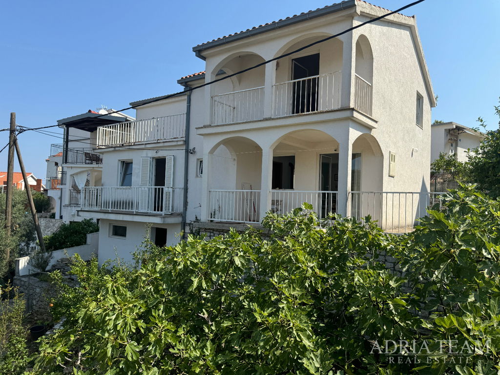 HOUSE WITH ANCILLARY BUILDING (STORAGE + SUMMER KITCHEN) - STOMORSKA, ŠOLTA