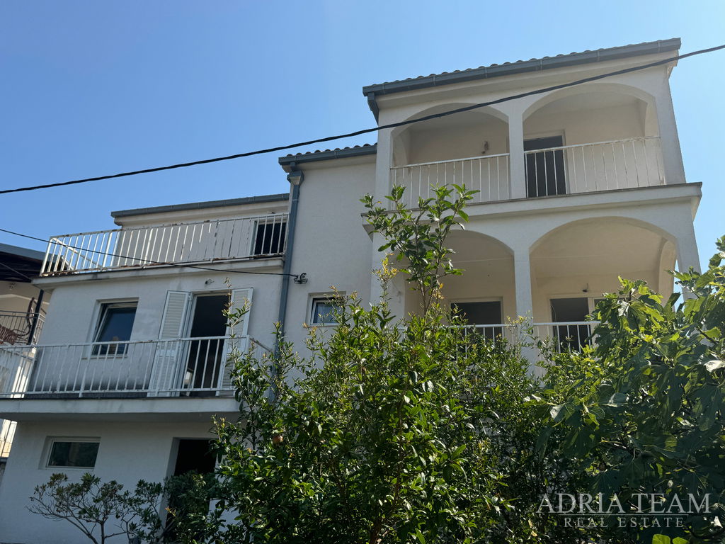 HOUSE WITH ANCILLARY BUILDING (STORAGE + SUMMER KITCHEN) - STOMORSKA, ŠOLTA