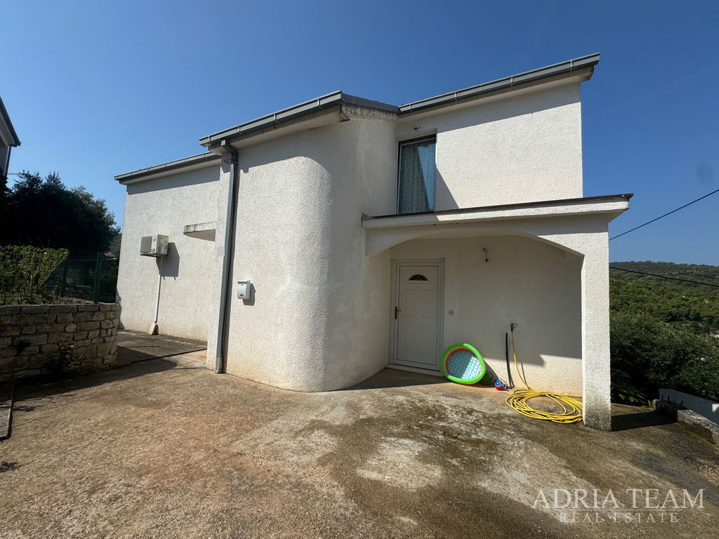 HOUSE WITH ANCILLARY BUILDING (STORAGE + SUMMER KITCHEN) - STOMORSKA, ŠOLTA