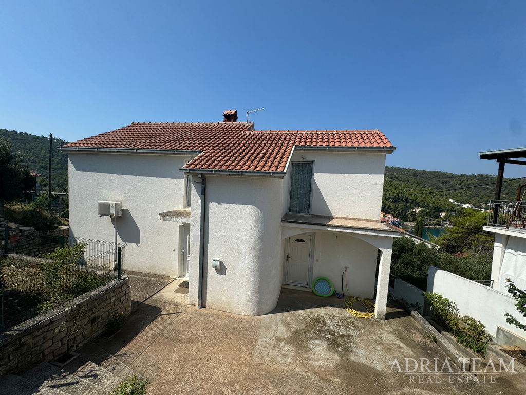 HOUSE WITH ANCILLARY BUILDING (STORAGE + SUMMER KITCHEN) - STOMORSKA, ŠOLTA