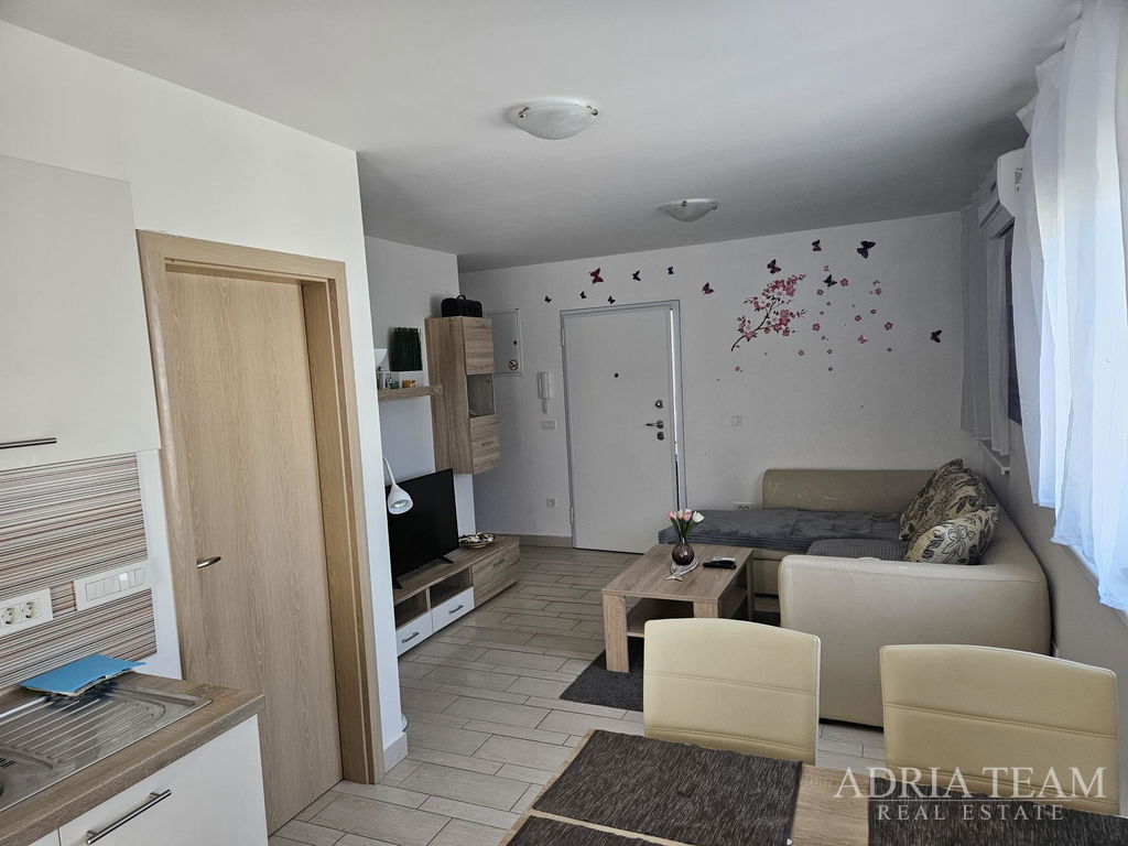 APARTMENT WITH BALCONY ON THE FIRST FLOOR, 15m FROM THE SEA - RTINA, BENIĆI
