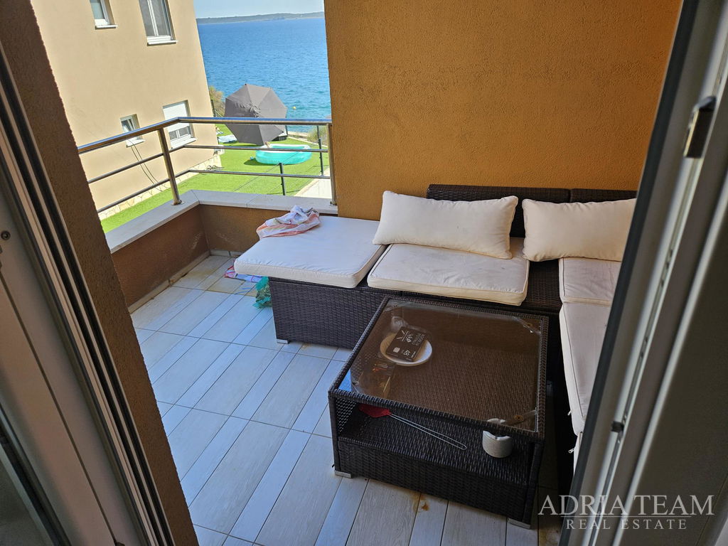 APARTMENT WITH A BEAUTIFUL SEA VIEW, 15m FROM THE SEA - RTINA, BENIĆI