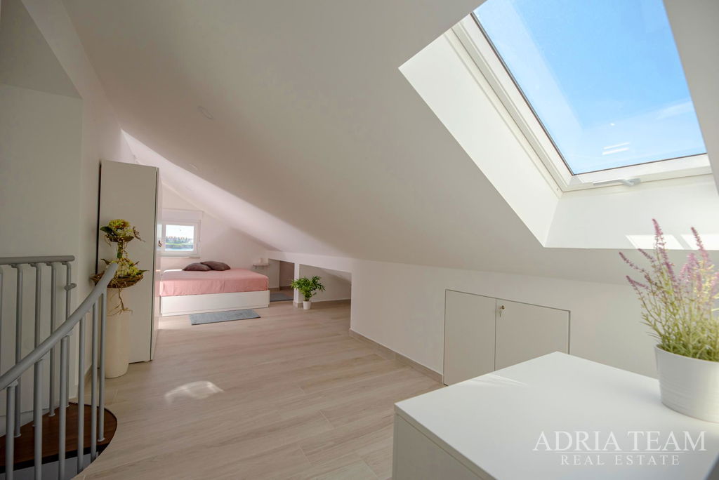 APARTMENT FIRST ROW TO THE SEA – POVLJANA, ISLAND OF PAG