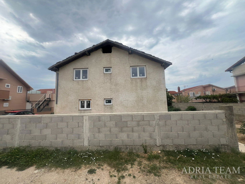 HOUSE FOR RENOVATION WITH BUILDING PERMIT, CLOSE TO NATURE - POLAČA