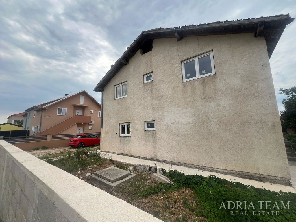 HOUSE FOR RENOVATION WITH BUILDING PERMIT, CLOSE TO NATURE - POLAČA