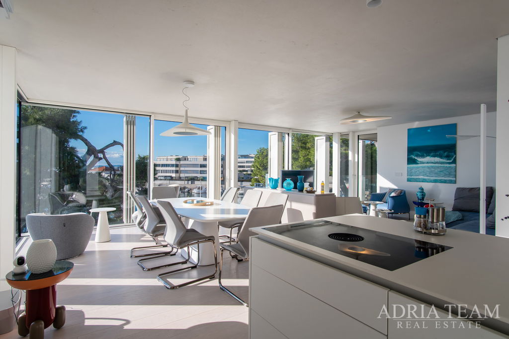 VILLA IN THE FIRST ROW TO THE SEA, MODERN ARCHITECTURE, SPACIOUS ROOF TERRACE - BRODARICA, ZADAR