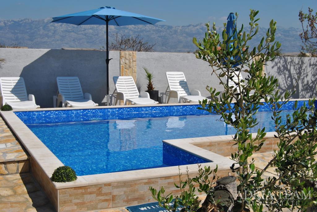 HOUSE WITH A POOL, QUIET AND PEACEFUL LOCATION - POVLJANA, PAG