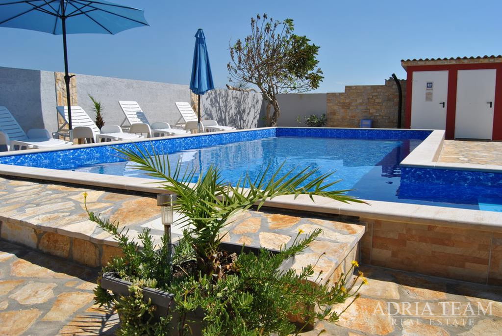 HOUSE WITH A POOL, QUIET AND PEACEFUL LOCATION - POVLJANA, PAG