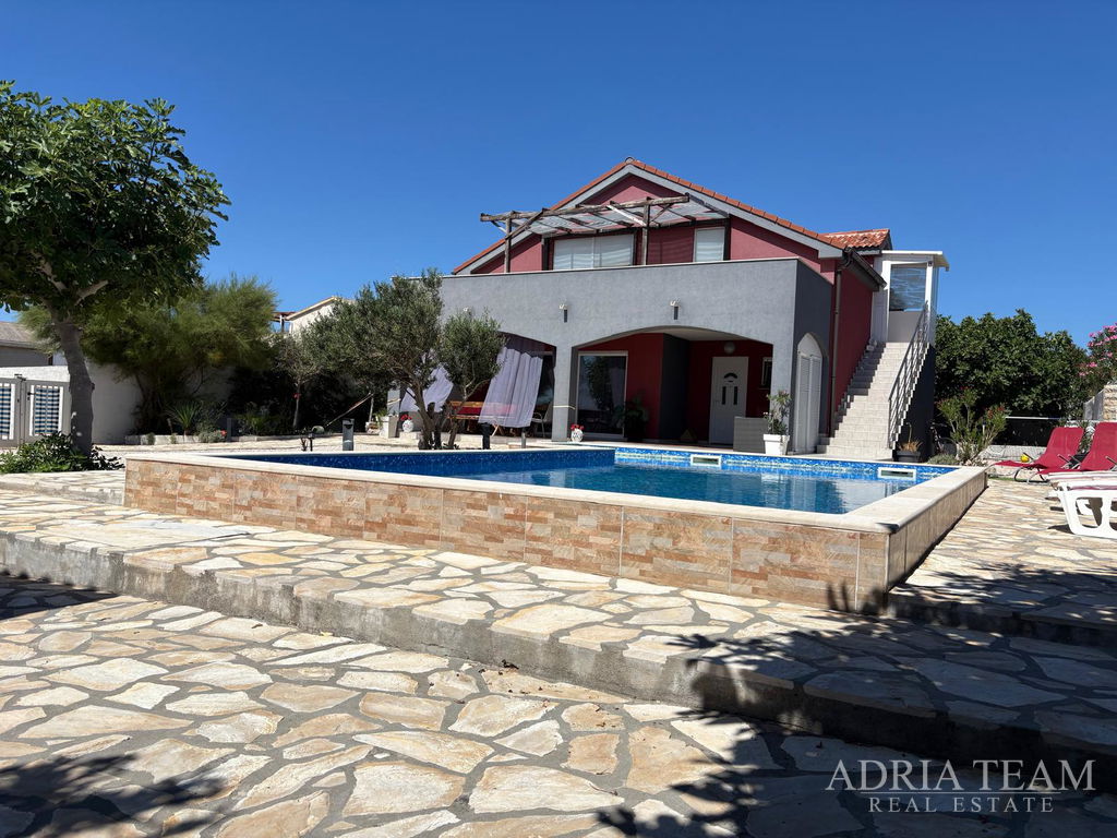 HOUSE WITH A POOL, QUIET AND PEACEFUL LOCATION - POVLJANA, PAG