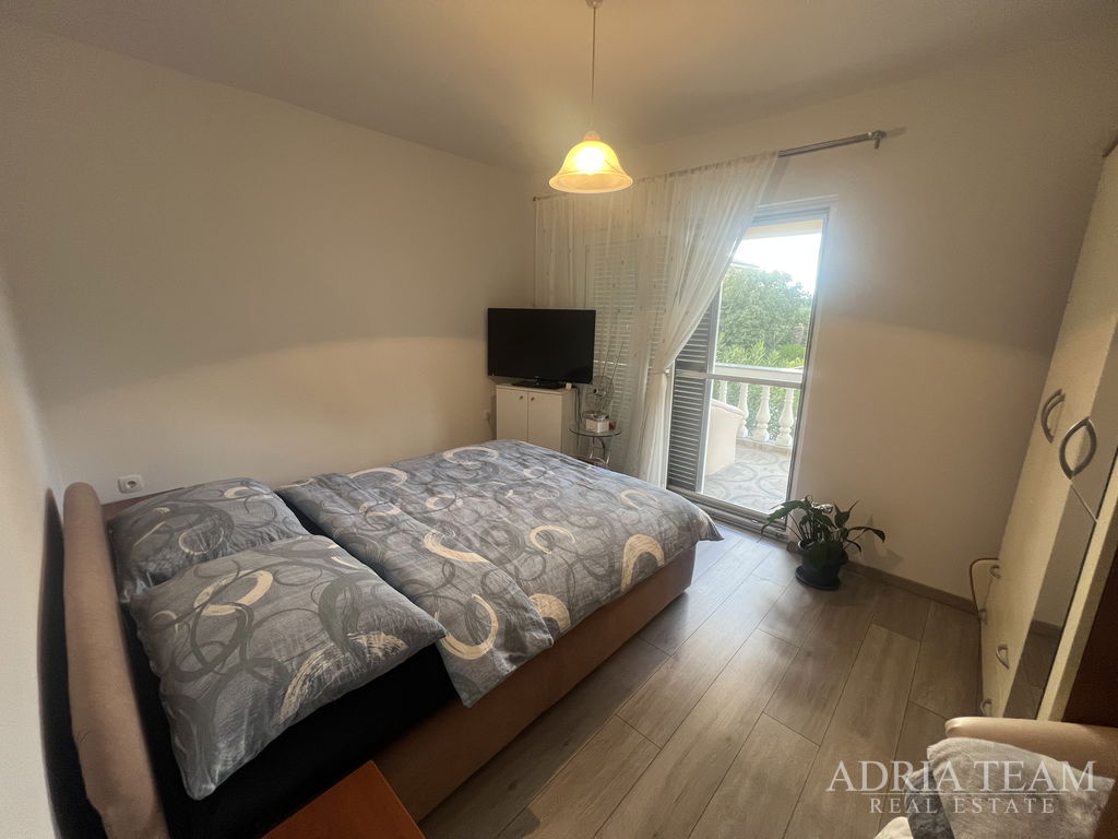 SEMI-DETACHED HOUSE WITH SPACIOUS YARD – GORNJI KARIN