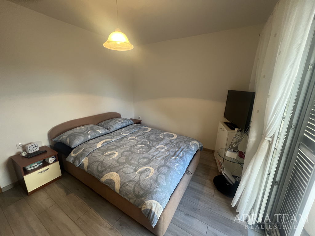 SEMI-DETACHED HOUSE WITH SPACIOUS YARD – GORNJI KARIN