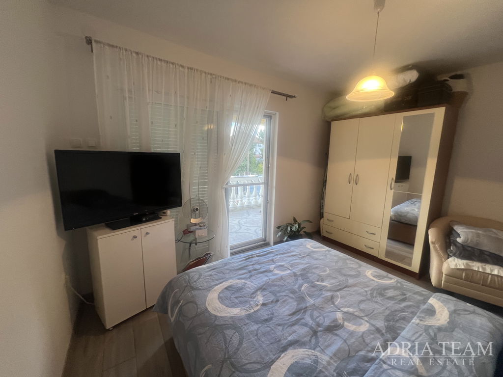 SEMI-DETACHED HOUSE WITH SPACIOUS YARD – GORNJI KARIN