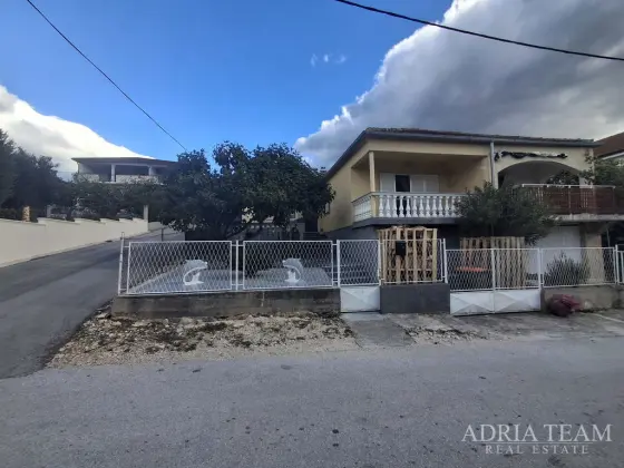 SEMI-DETACHED HOUSE WITH SPACIOUS YARD – GORNJI KARIN property for sale