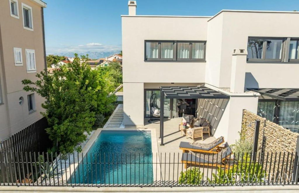 SEMI-DETACHED HOUSE  126m2 - PRIVLAKA