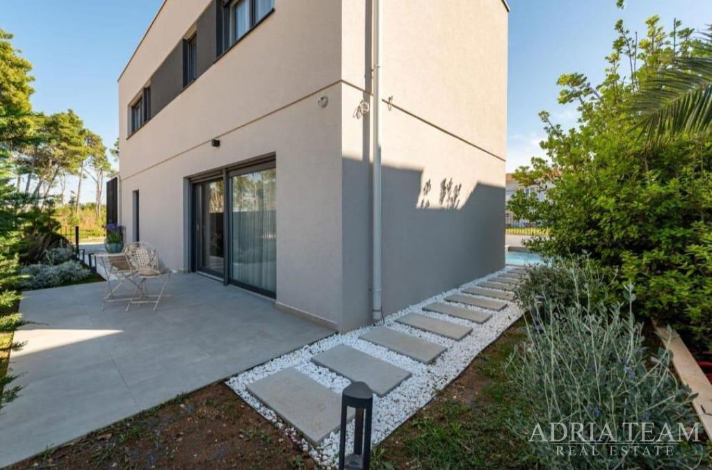 SEMI-DETACHED HOUSE  126m2 - PRIVLAKA