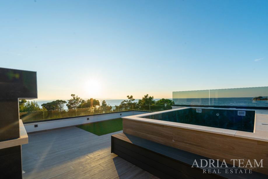 PENTHOUSE - WITH SEA VIEW - PRIVLAKA