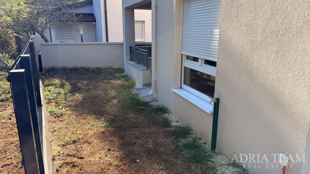 NEW BUILD APARTMENT 550 m FROM THE SEA – VIR