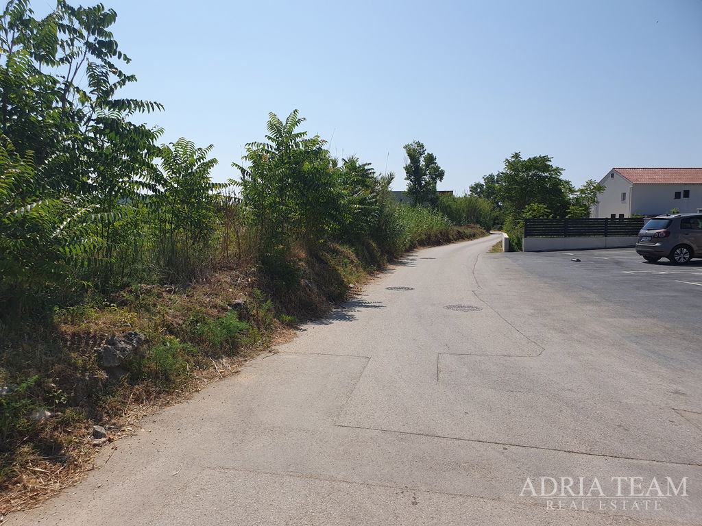 BUILDING PLOT WITH ISSUED PROJECT AND PERMIT – PRIVLAKA, MLETIK