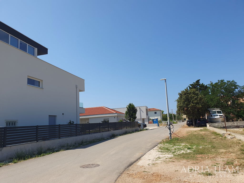 BUILDING PLOT WITH ISSUED PROJECT AND PERMIT – PRIVLAKA, MLETIK