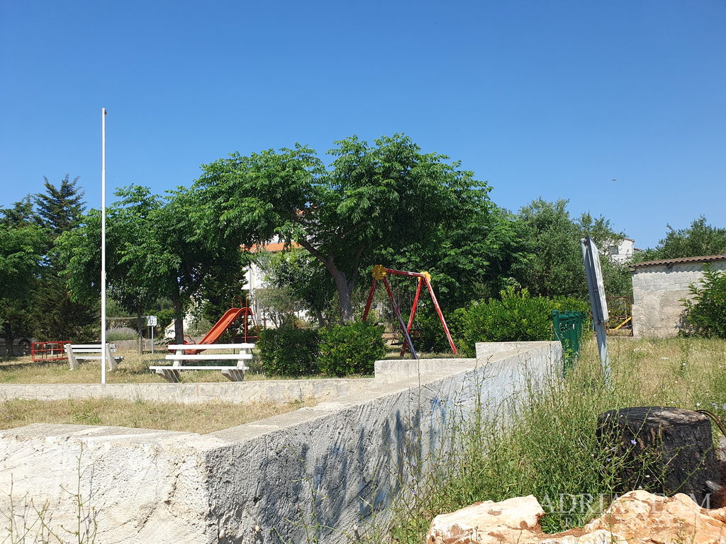 BUILDING PLOT WITH ISSUED PROJECT AND PERMIT – PRIVLAKA, MLETIK