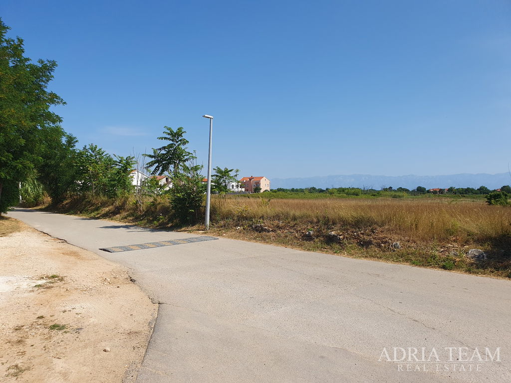 BUILDING PLOT WITH ISSUED PROJECT AND PERMIT – PRIVLAKA, MLETIK