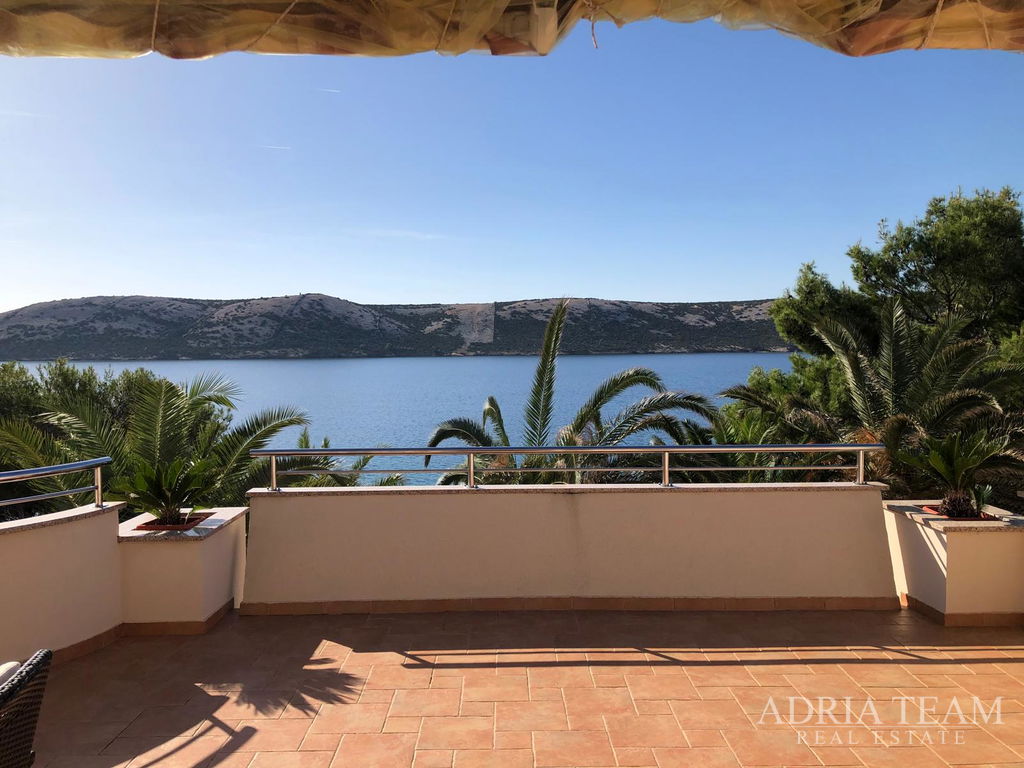 TWO-STOREY HOUSE WITH THREE APARTMENTS – FIRST ROW TO THE SEA – STARA NOVALJA, ISLAND OF PAG