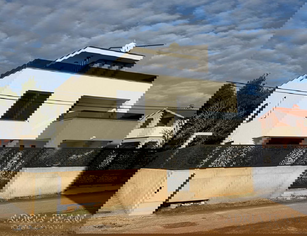 LUXURY VILLA WITH POOL – VIR