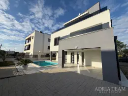 LUXURY VILLA WITH POOL – VIR property for sale