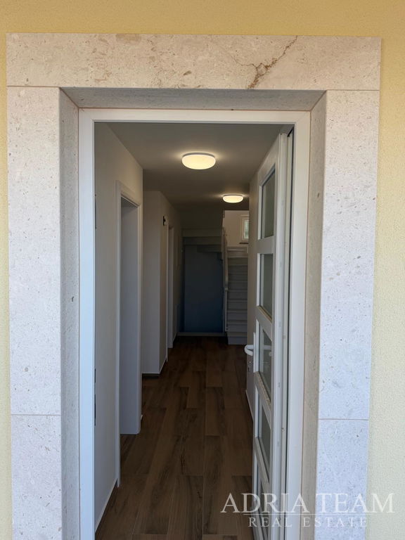 ATTRACTIVE HOUSE WITH POOL 70M FROM THE SEA – PETRČANE