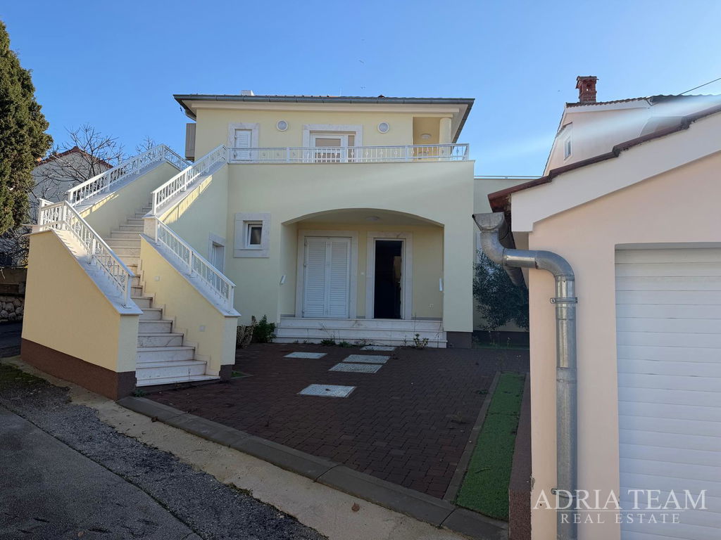ATTRACTIVE HOUSE WITH POOL 70M FROM THE SEA – PETRČANE