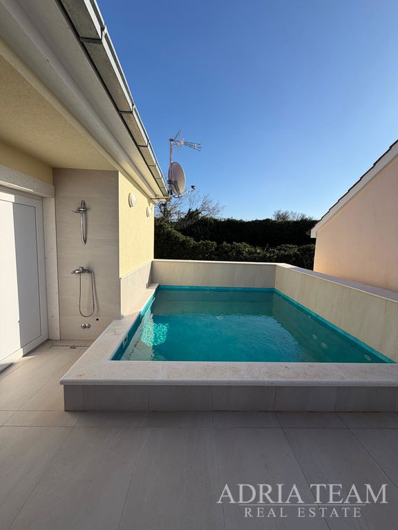 ATTRACTIVE HOUSE WITH POOL 70M FROM THE SEA – PETRČANE