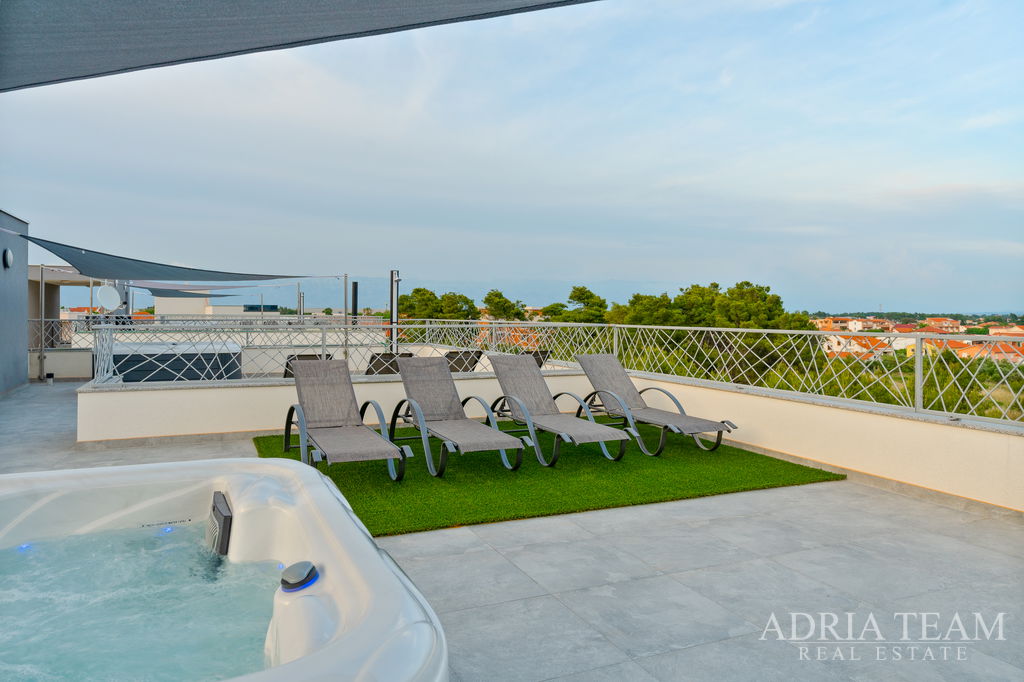 EXCLUSIVE APARTMENT WITH ROOF TERRACE AND JACUZZI - VIR