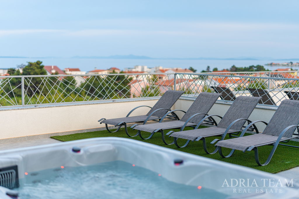 FURNISHED APARTMENT WITH ROOF TERRACE - VIR