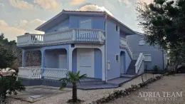 HOUSE WITH THREE RESIDENTIAL UNITS, 200m FROM THE SEA – VIR property for sale