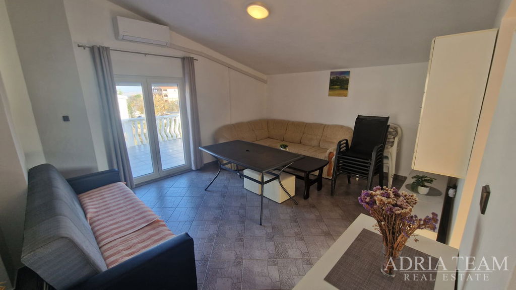 HOUSE WITH THREE RESIDENTIAL UNITS, 200m FROM THE SEA – VIR