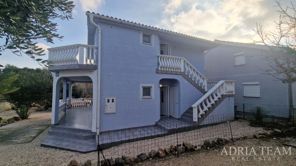 HOUSE WITH THREE RESIDENTIAL UNITS, 200m FROM THE SEA – VIR