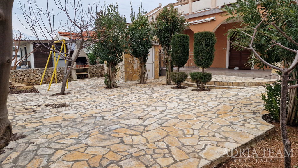 DETACHED HOUSE WITH TWO APARTMENTS – VIR, ZADAR