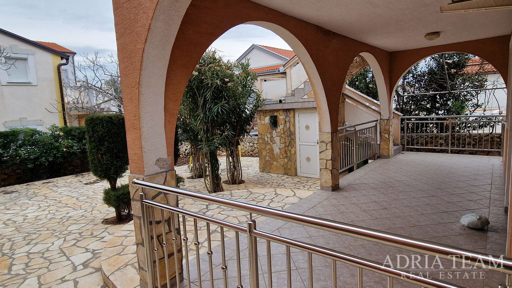 DETACHED HOUSE WITH TWO APARTMENTS – VIR, ZADAR