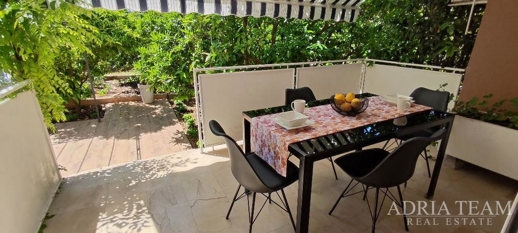 BEAUTIFUL ONE-BEDROOM APARTMENT WITH GARDEN – LUKORAN, ISLAND OF UGLJAN