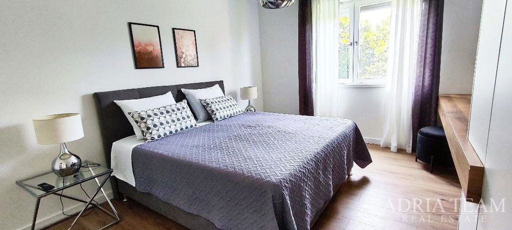 MODERN TWO-BEDROOM APARTMENT WITH GARDEN AND GARAGE – LUKORAN, ISLAND OF UGLJAN