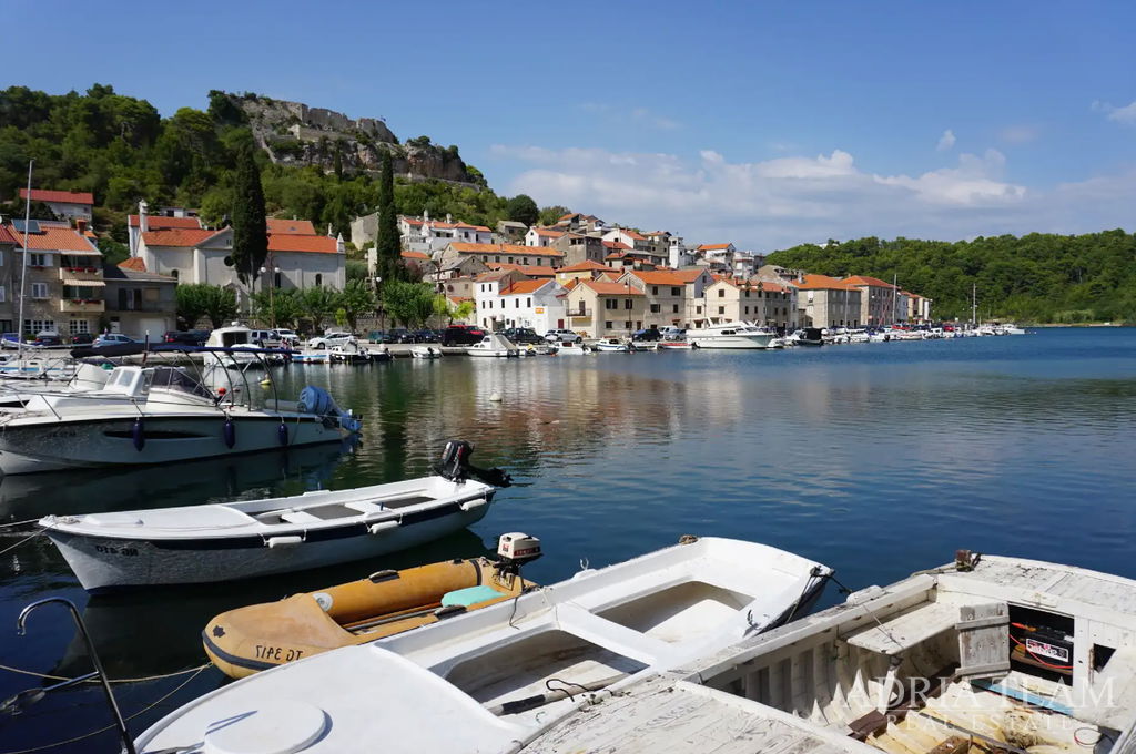 BUILDING PLOT 485m2 WITH VILLA PROJECT - NOVIGRAD, ZADAR