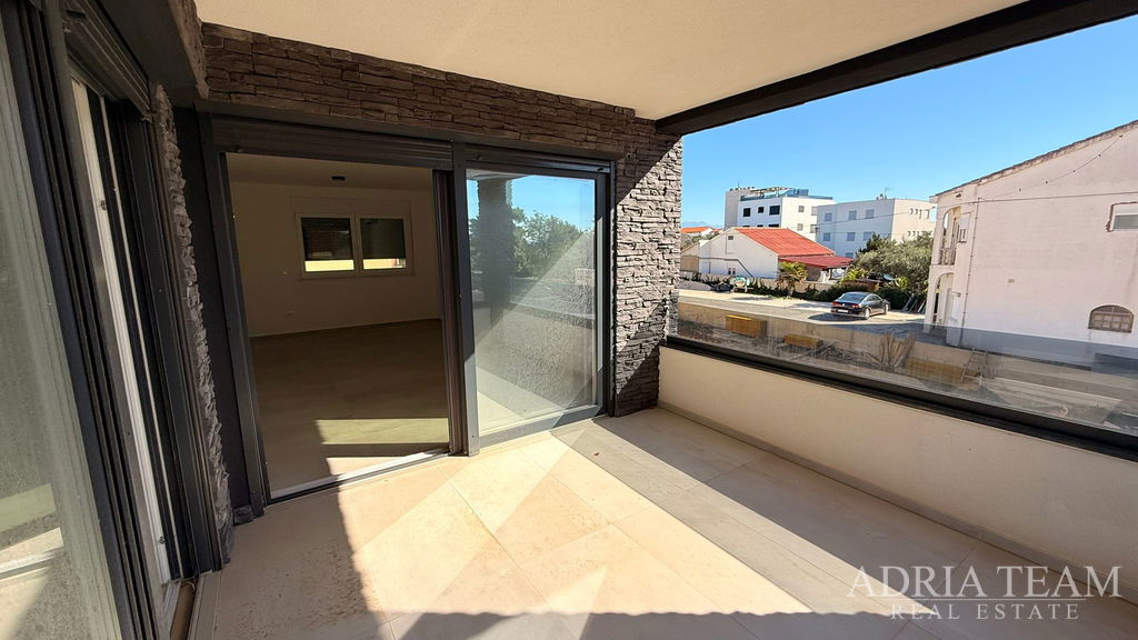 PENTHOUSE WITH 100 m² ROOFTOP TERRACE AND TWO PARKING SPACES – VIR