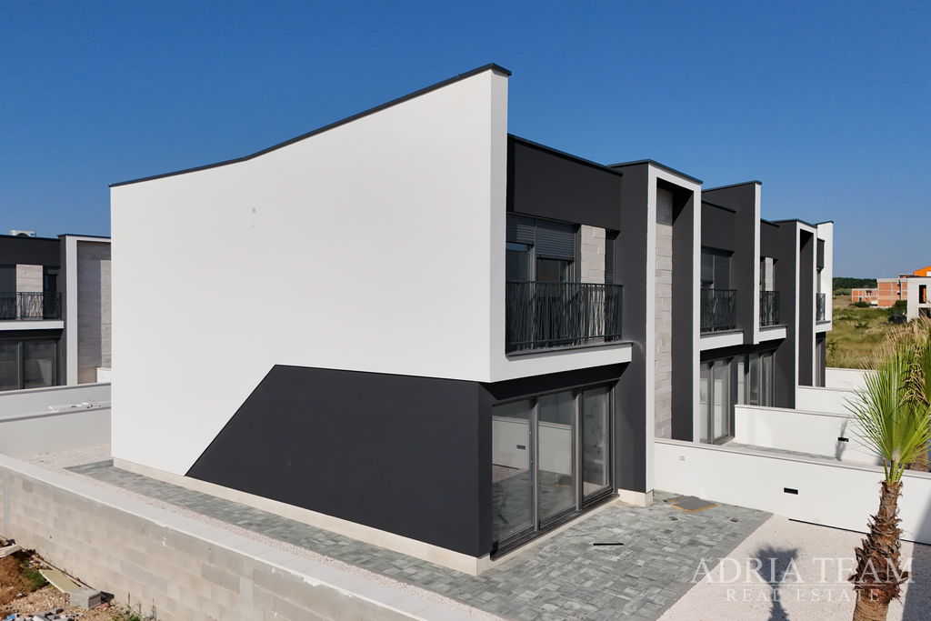 TWO-STOREY APARTMENT IN A NEW BUILDING – PRIVLAKA