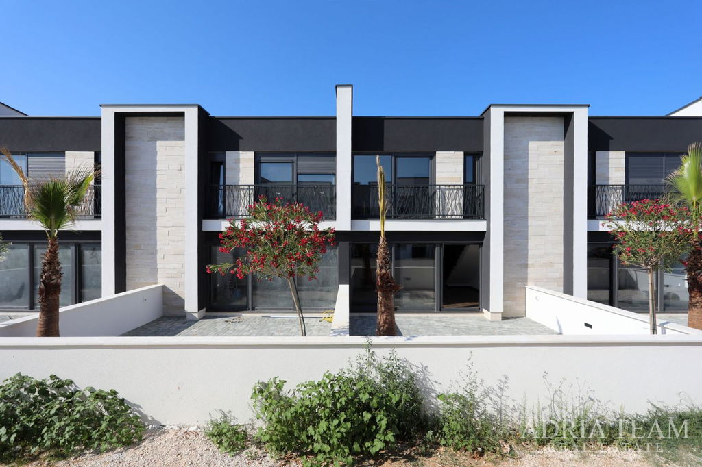 TWO-STOREY APARTMENT IN A NEW BUILDING – PRIVLAKA