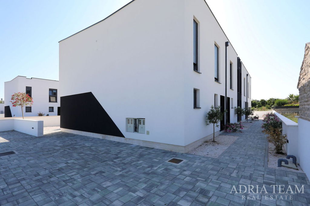 TWO-STOREY APARTMENT IN A NEW BUILDING – PRIVLAKA