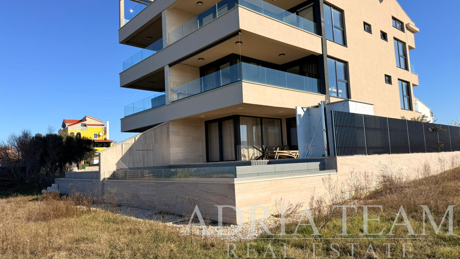 APARTMENT FIRST ROW TO THE SEA WITH POOL - POVLJANA, PAG