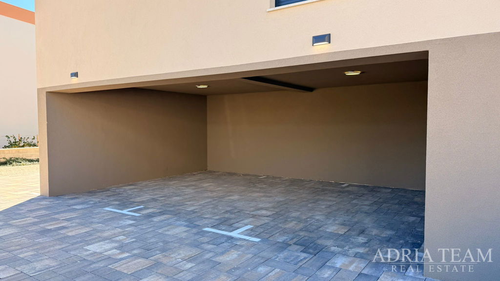 PENTHOUSE – ROOF TERRACE – NEW BUILD – PRIVLAKA