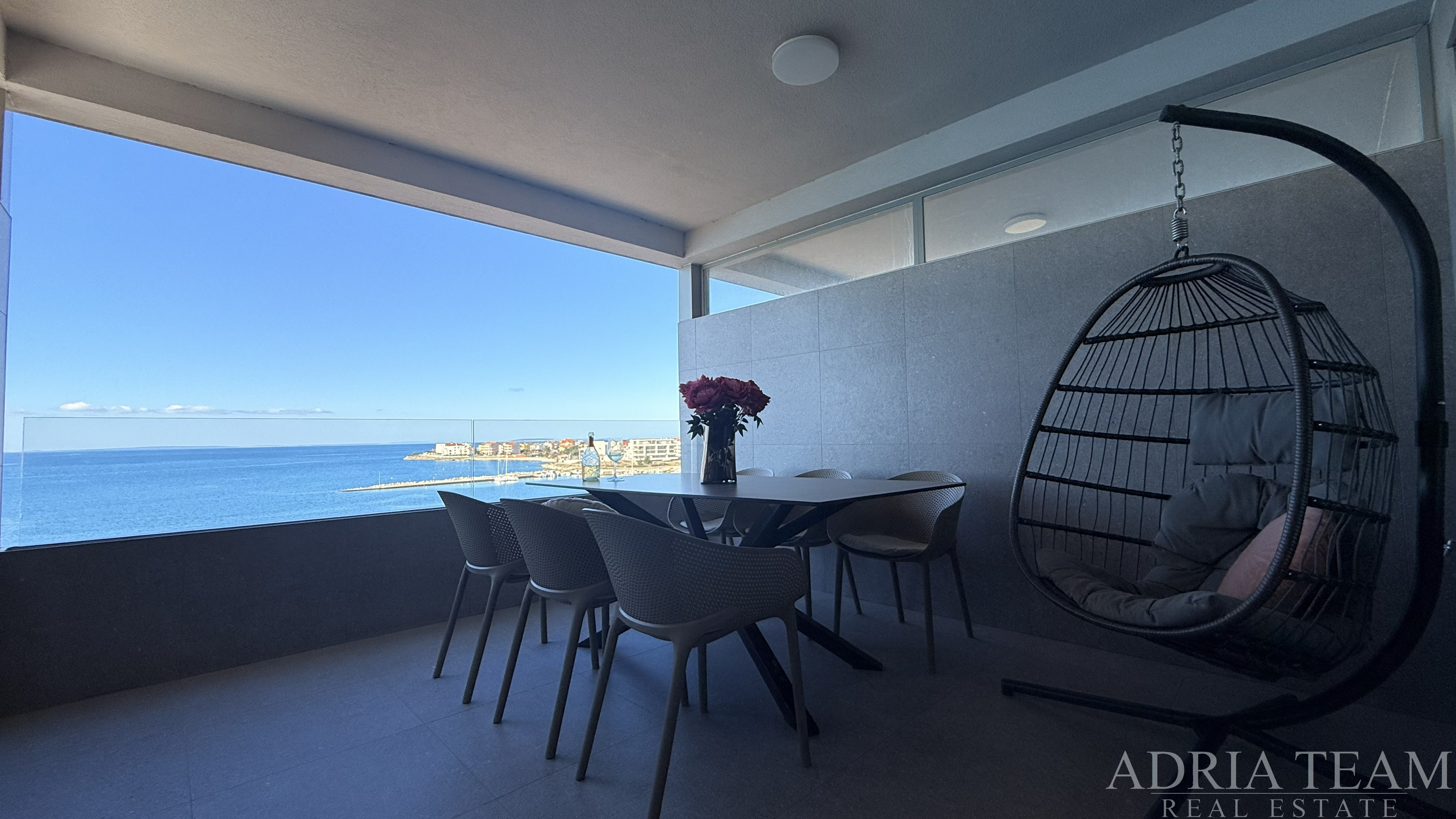 3-BEDROOM APARTMENT, FIRST ROW TO THE SEA – POVLJANA, PAG